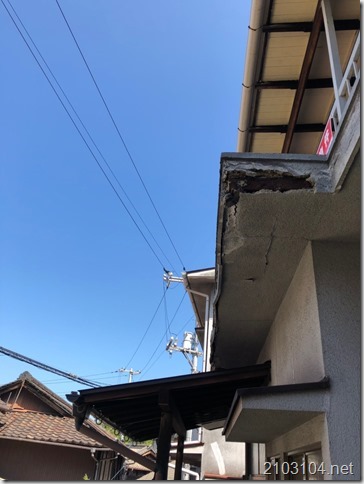 ベランダ外観右側